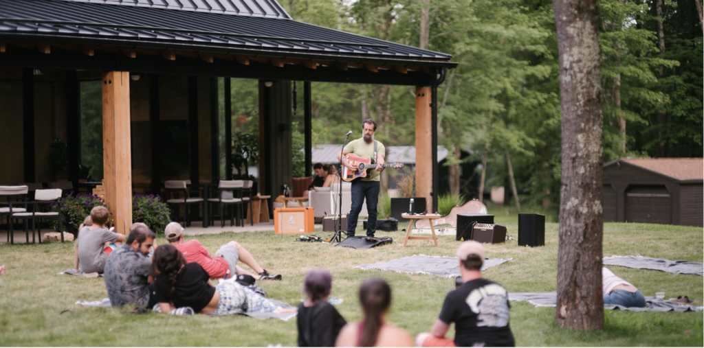 ACCS - Group outdoor listening to music