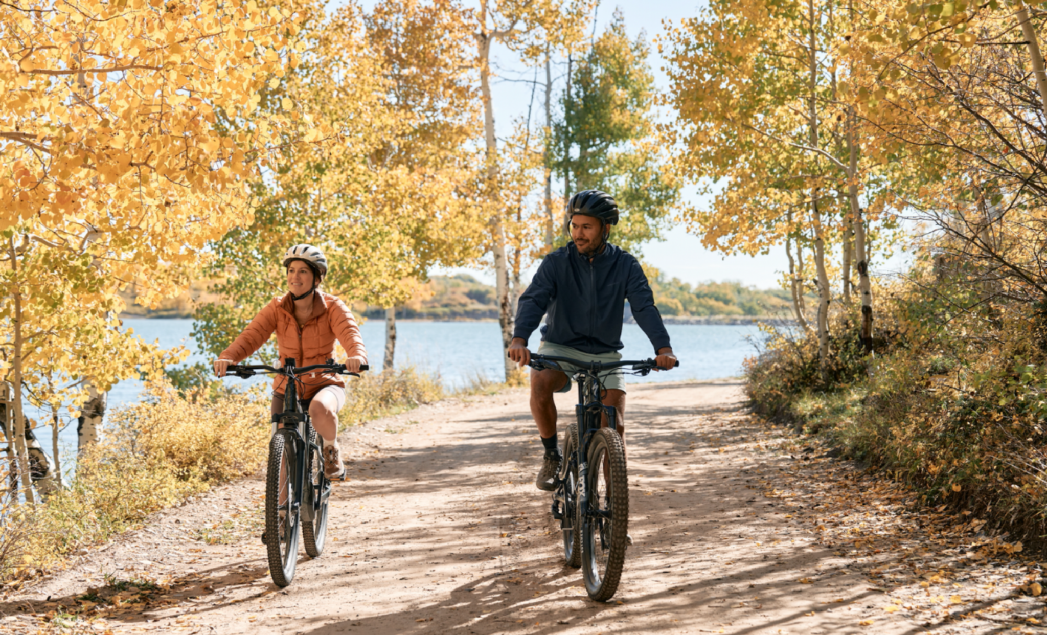 ACZ - Couple biking together