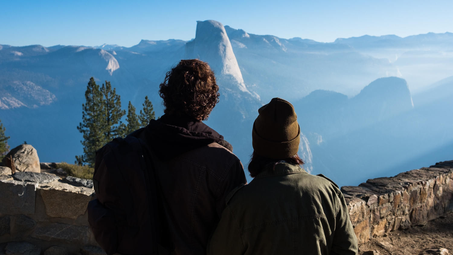 couple in front of mountains in Yosemite National Park